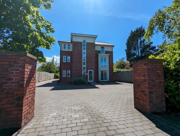 2 Bedroom Ground Flat To Rent In Dover Point, A Liverpool Road, Southport, Merseyside, PR8