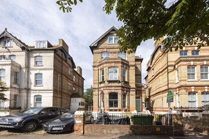 2 Bedroom Flat For Sale In Earls Avenue, Folkestone, CT20