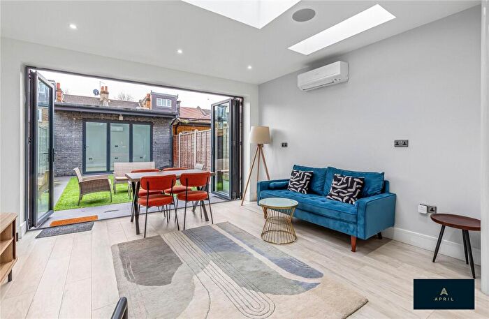 2 Bedroom Apartment To Rent In Waterloo Road, London, E10