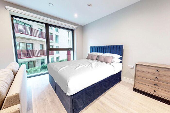 Studio To Rent In B, Heygate Street, London, SE17