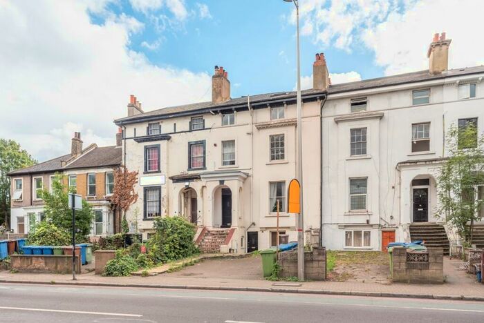 2 Bedroom Flat To Rent In Queens Road Peckham, SE15