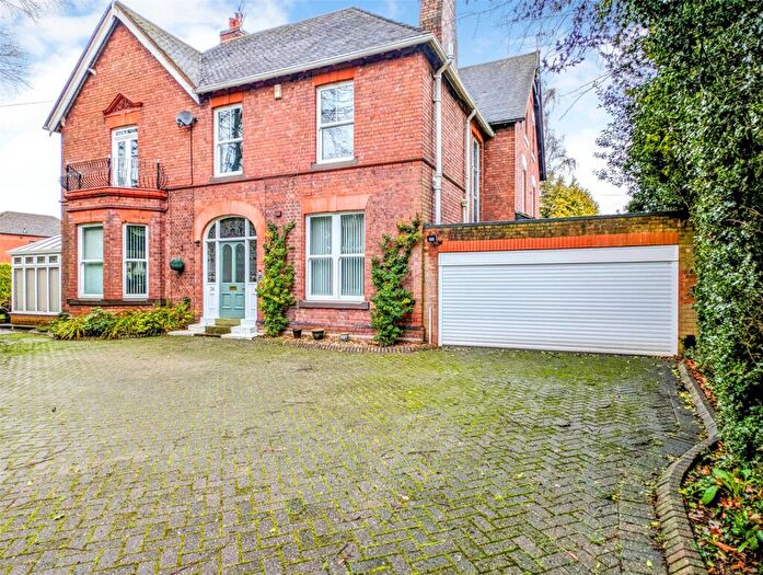 3 Bedroom Semi Detached House For Sale In Broomfield Road, Kidderminster, Worcestershire, DY11