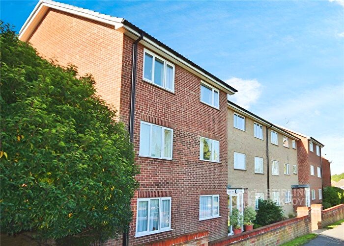 2 Bedroom Flat To Rent In Fairlands Avenue, Fairlands, Guildford, Surrey, GU3