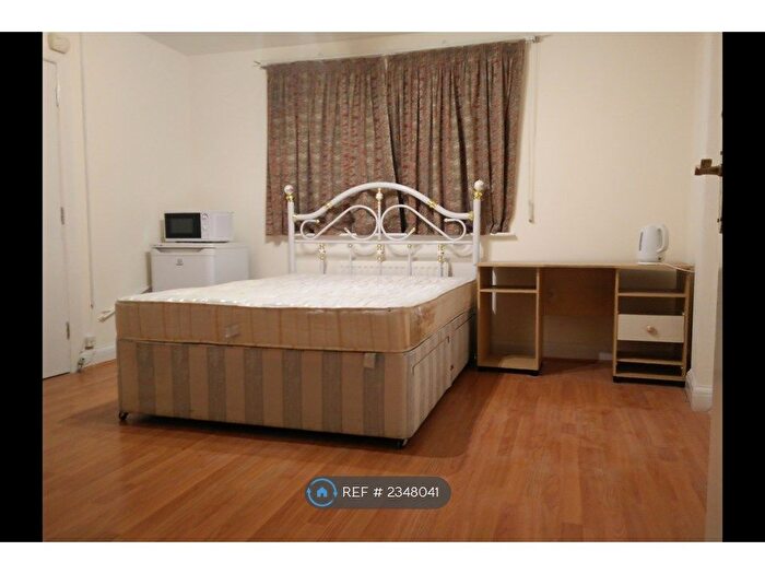 Studio To Rent In Kings Road, Harrow, HA2