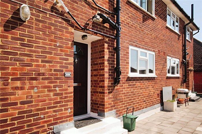 3 Bedroom Maisonette To Rent In Aldershot Road, Guildford, Surrey, GU2