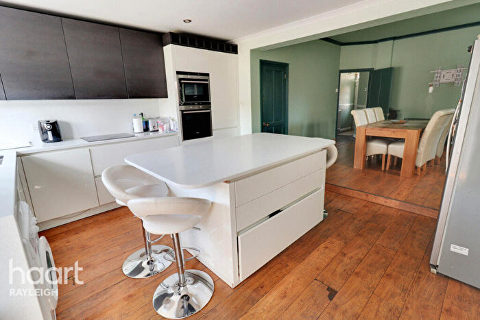 4 Bedroom Detached House For Sale In Kingswood Chase, Essex, SS9