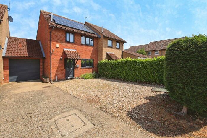 3 Bedroom Semi-Detached House For Sale In Wetherby Way, Peterborough, PE1