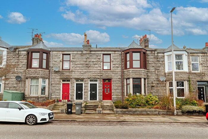 3 Bedroom Flat To Rent In Leslie Road, Aberdeen, AB24