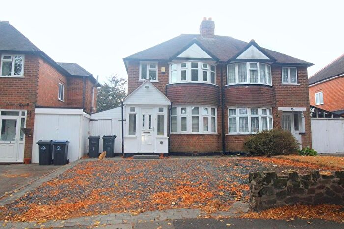 3 Bedroom Semi-Detached House For Sale In Saxondale Avenue, Birmingham, B26