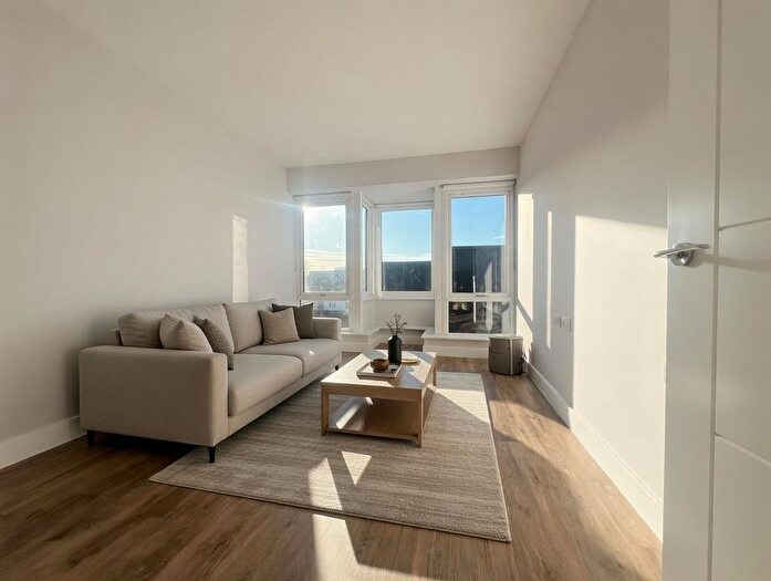 1 Bedroom Flat To Rent In - London Road, Camberley, GU15