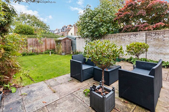 2 Bedroom Maisonette To Rent In Trinity Road, Wandsworth Common, SW17