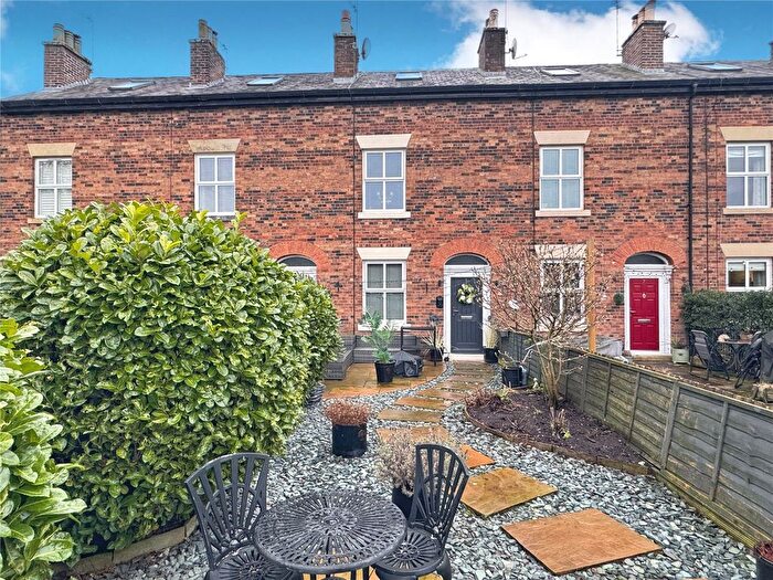 3 Bedroom Terraced House For Sale In Plantation View, Summerseat, Bury, BL9