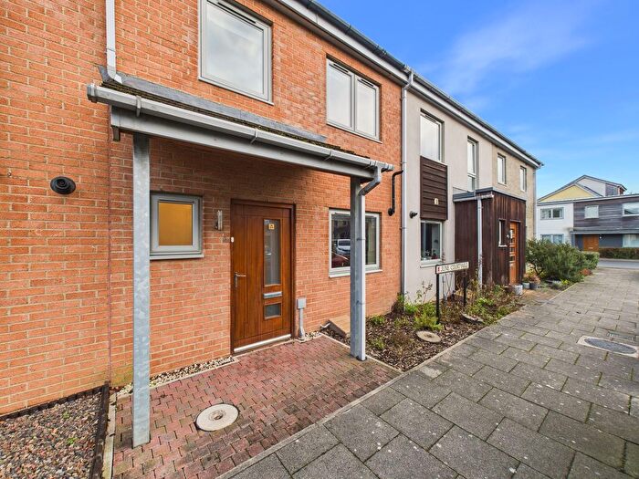 3 Bedroom Terraced House For Sale In June Courtyard, The Staiths, Gateshead, NE8