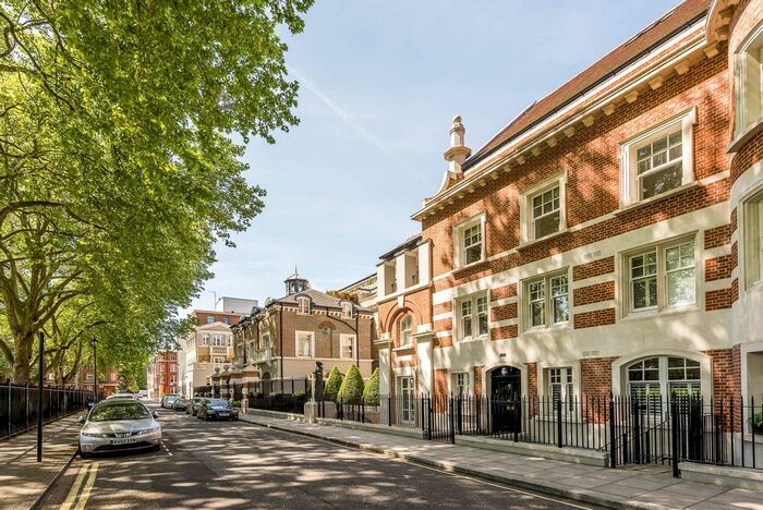 3 Bedroom Flat To Rent In Vincent Square, Westminster, London, SW1P