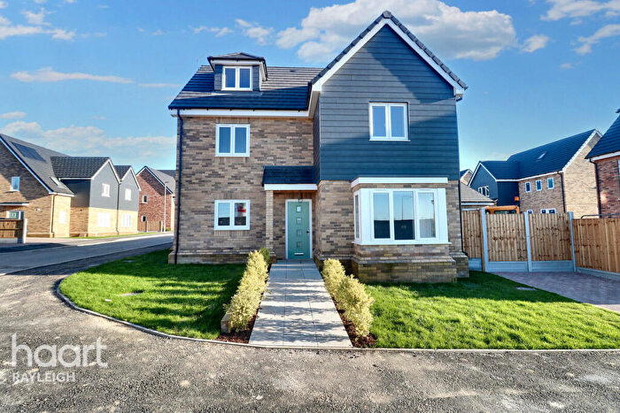 4 Bedroom Detached House For Sale In London Road, Rayleigh, SS6