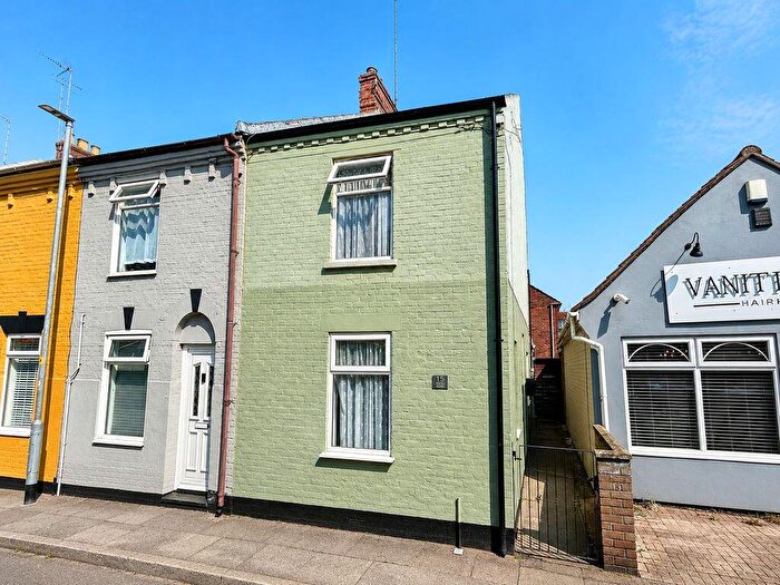 2 Bedroom End Of Terrace House For Sale In Beach Road, Gorleston, NR31