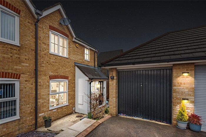 3 Bedroom Semi-Detached House For Sale In Davidson Gardens, Wickford, Essex, SS12