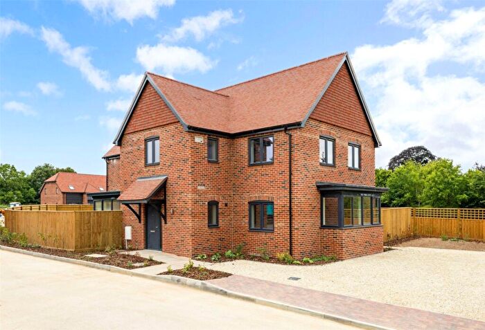 3 Bedroom Detached House For Sale In Bow Street, Bramley, RG26
