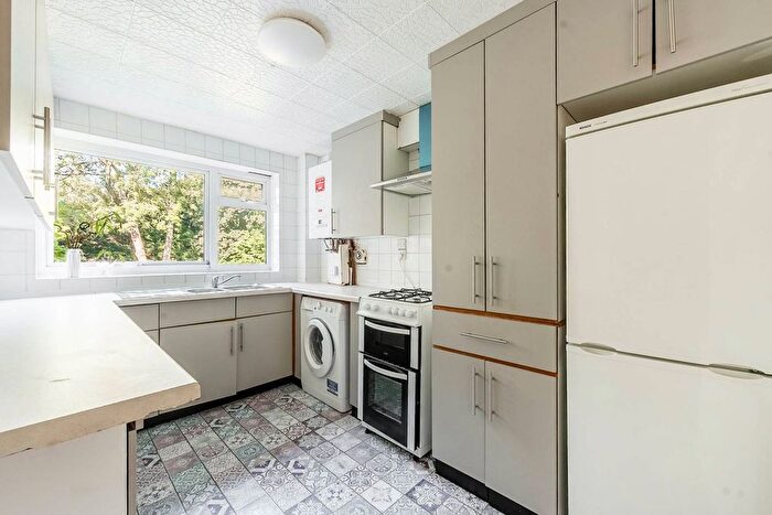 2 Bedroom Flat To Rent In Aran Drive, Stanmore, HA7