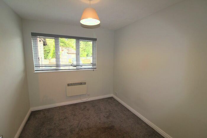 2 Bedroom Apartment To Rent In Canons Close, Reigate, Surrey, RH2
