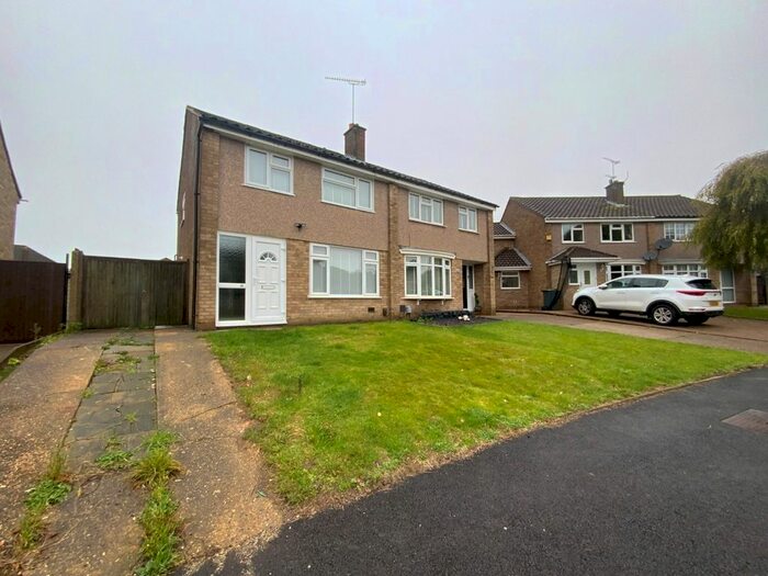 3 Bedroom Semi-Detached House To Rent In Edgewood Drive, Luton, Bedfordshire, LU2