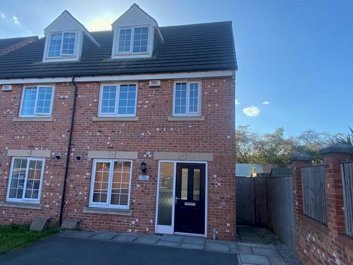 3 Bedroom Semi-Detached House To Rent In Noble Road, Outwood, Wakefield, WF1