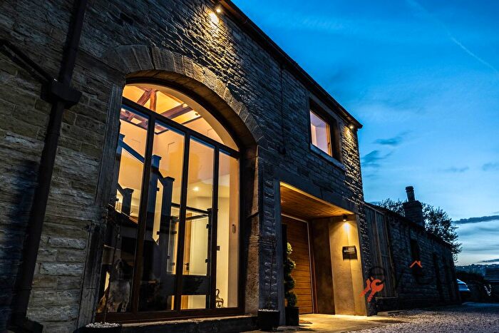 3 Bedroom Barn Conversion For Sale In The Barn, Linthwaite, HD7