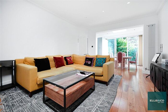 4 Bedroom Semi Detached House To Rent In Wentworth Road, Golders Green, NW11