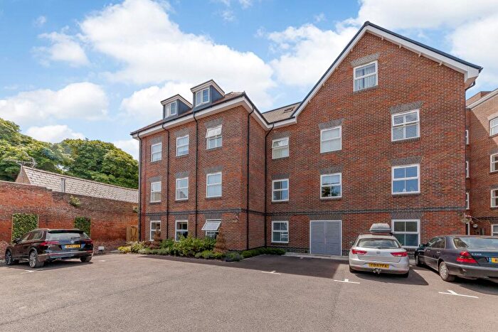 2 Bedroom Flat To Rent In Bridge Street, Walton-On-Thames, KT12