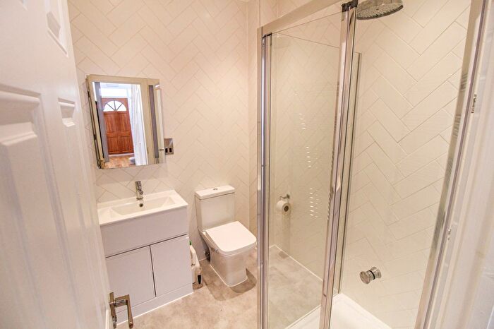 5 Bedroom End Of Terrace House To Rent In Coventry Road, Ilford, IG1