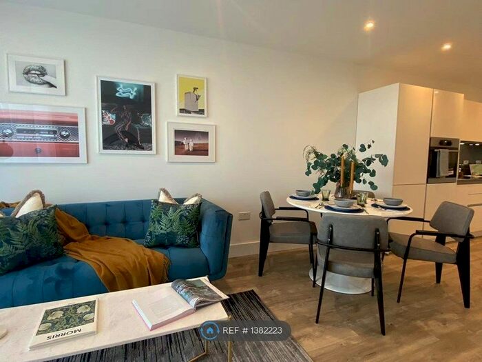 1 Bedroom Flat To Rent In Sandown House, Staines-Upon-Thames, TW18