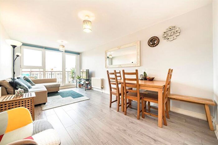 2 Bedroom Flat For Sale In Townsend Street, Elephant & Castle, SE17