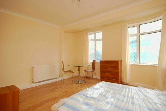 Studio To Rent In Euston Road, London, NW1