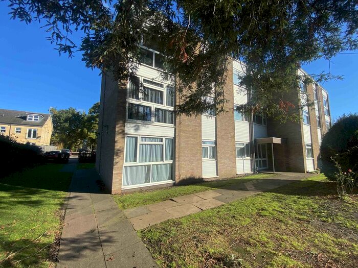 2 Bedroom Flat To Rent In Hempstead Road, Watford, WD17