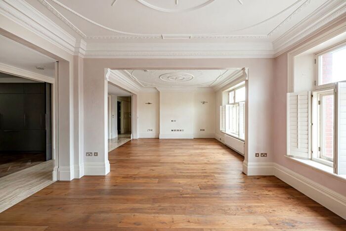 4 Bedroom Flat For Sale In Old Court Place, London, W8