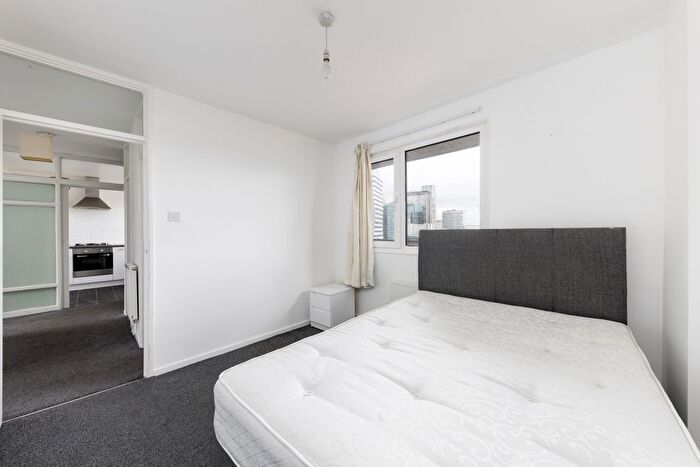 3 Bedroom Flat To Rent In Royal Street, London, SE1