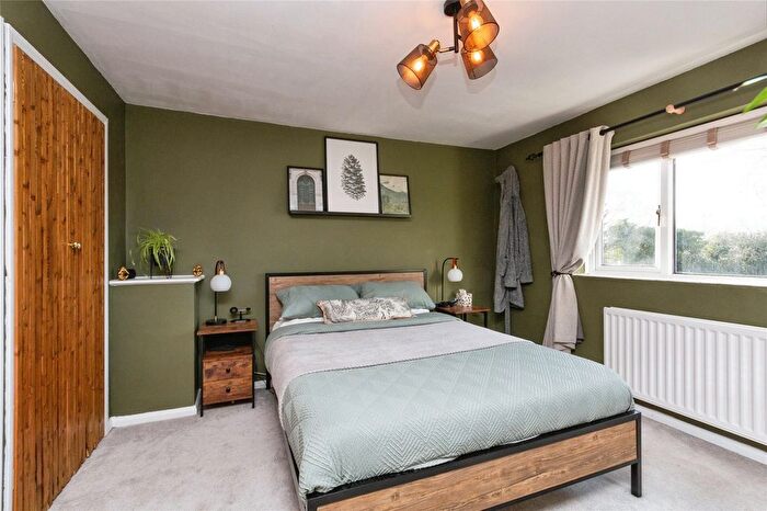 3 Bedroom End Of Terrace House For Sale In Gravelly Close, Tadley, Hampshire, RG26