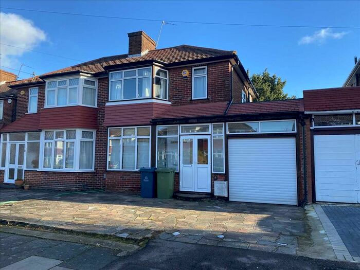 3 Bedroom Semi-Detached House To Rent In Anmersh Grove, Stanmore HA7