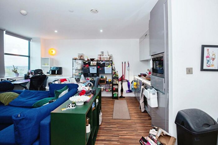 1 Bedroom Apartment For Sale In Chester Road, Old Trafford, Manchester, M16