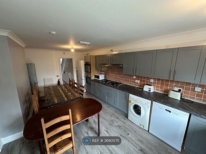 9 Bedroom Semi-Detached House To Rent In Brighton Grove, Manchester, M14