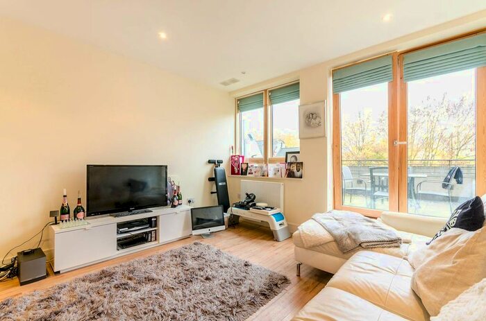 2 Bedroom Flat To Rent In Albemarle Road, Beckenham, BR3
