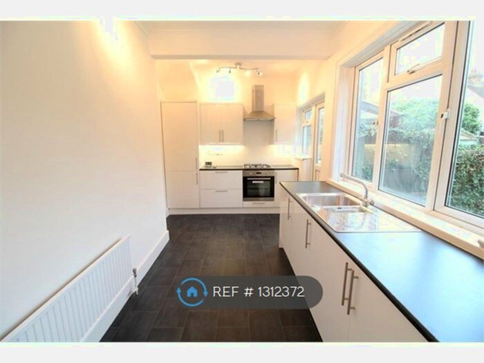 3 Bedroom Terraced House To Rent In Torridge Road, Thornton Heath CR7