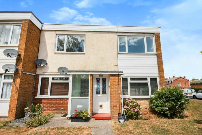 2 Bedroom Maisonette To Rent In Waveney Drive, Springfield, CM1