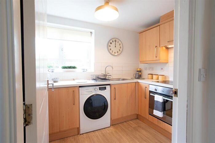 2 Bedroom Apartment For Sale In Sandy Lane, Coventry * Vacant & Immaculate Throughout *, CV1 - Photo 4