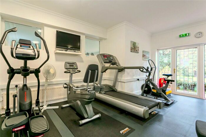 2 Bedroom Flat For Sale In Framewood Road, Fulmer, SL2