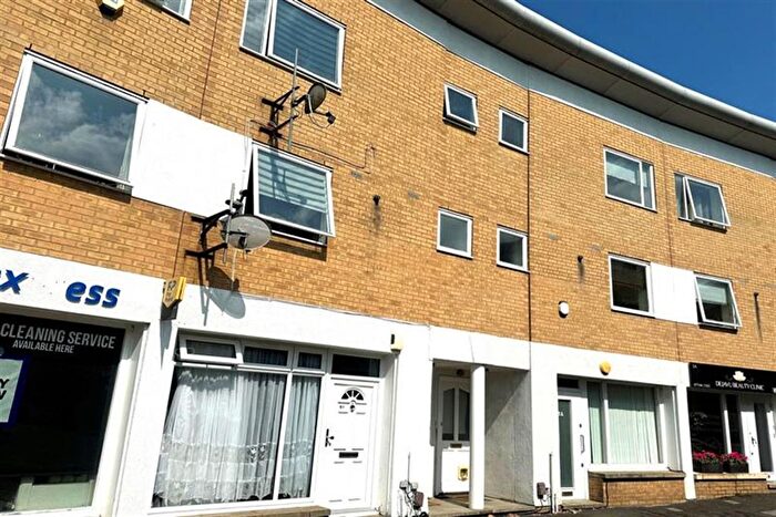 3 Bedroom Flat To Rent In Hartlepool Court, E16