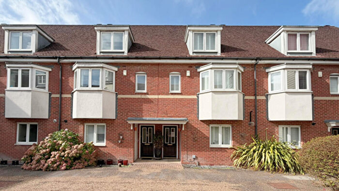 4 Bedroom Town House For Sale In Wingfield Court, Banstead, SM7