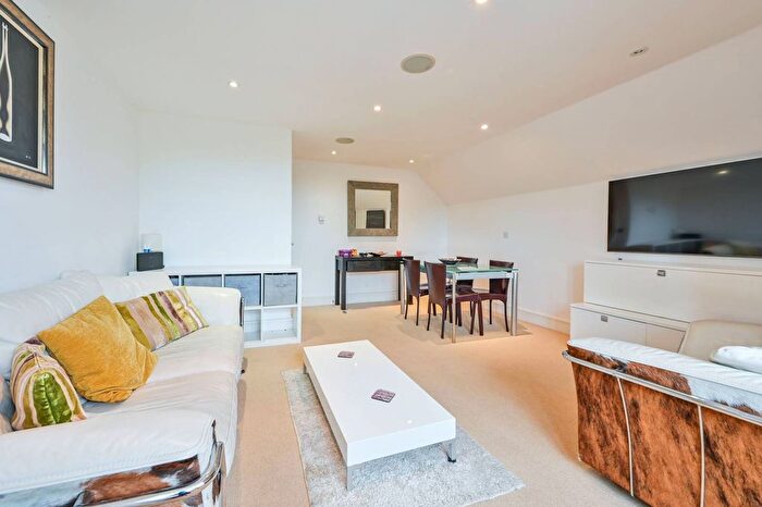 2 Bedroom Flat To Rent In Albury Road, Guildford, GU1