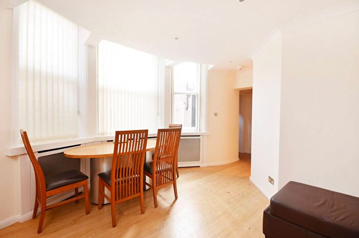 1 Bedroom Flat For Sale In Hans Place, Knightsbridge, London, SW1X