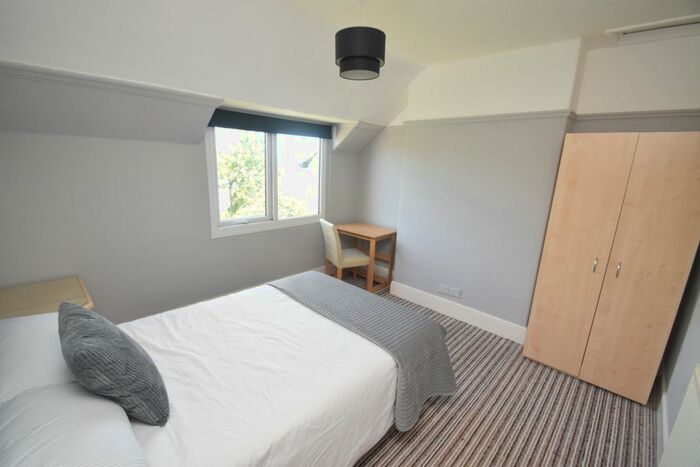 4 Bedroom Semi-Detached House To Rent In Dracaena Avenue, Falmouth TR11